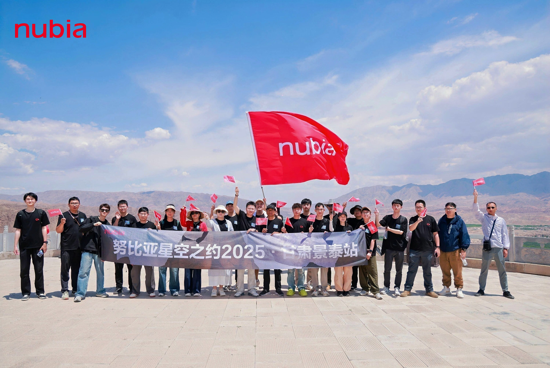 星夜奇旅：努比亚艺术科技T恤设计方案