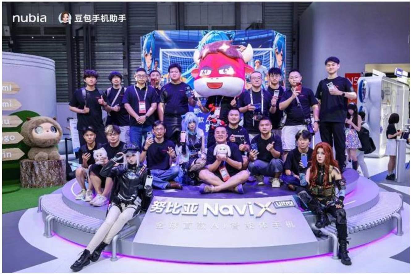 佐案设计为努比亚 NaviX 打造 WAIC 2026 文化衫