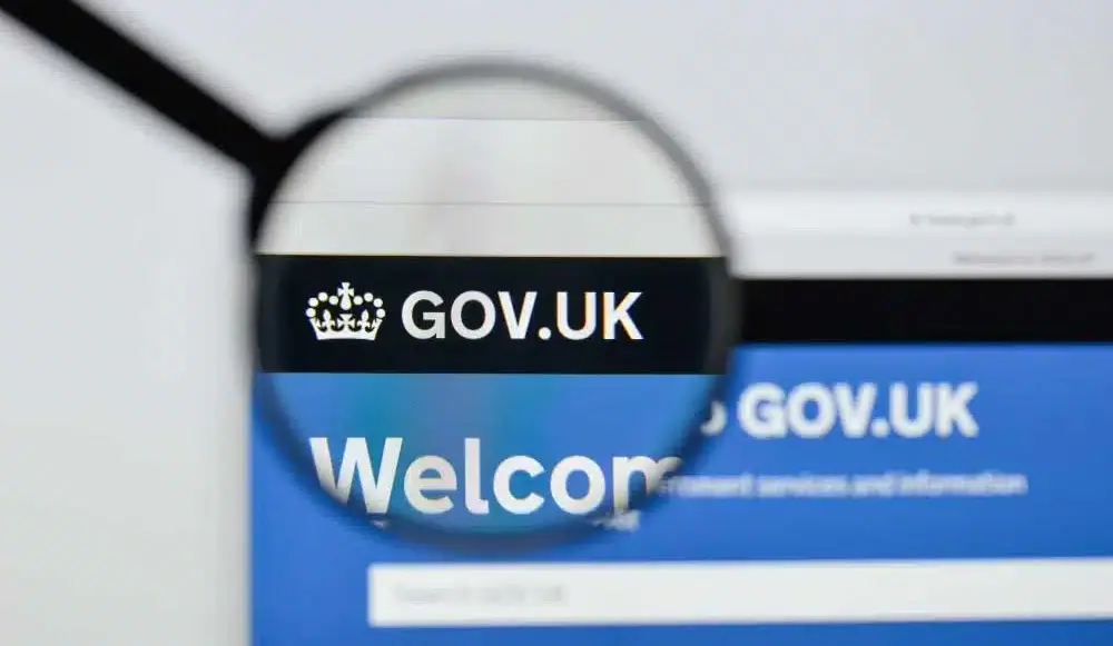 50万英镑移一圆点？英政府网站LOGO设计调整引关注